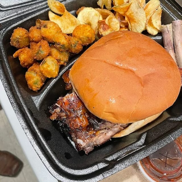 Rib Sandwich - Sandwich de Costilla.
